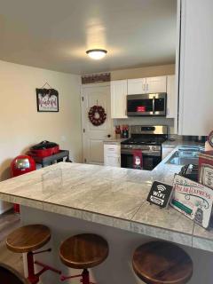 Authentic Remodeled Taber Street Railroad House - 7