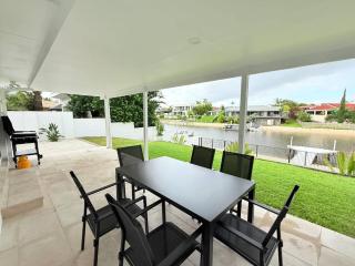 A Waterfront Daydream in the Heart of Broadbeach - 0