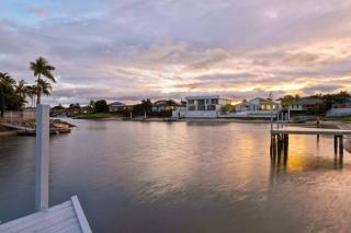A Waterfront Daydream in the Heart of Broadbeach - 3