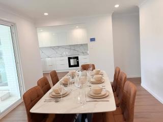 A Waterfront Daydream in the Heart of Broadbeach - 1