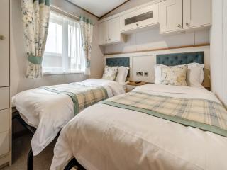 Rock On Tommy - Uk48107 - Sewerby - 2