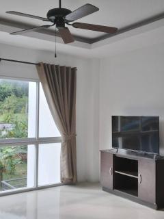 Hillside 3 Bedroom Vacation Home with Pool - 5