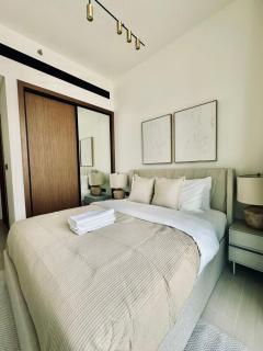 Soft Toned 1BR Retreat with Pool, Gym and Parking! - 2