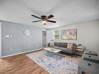 Bloomfield, Pittsburgh Bright and Spacious TWO Bedroom Apt with Free Parking - Pittsburgh - 9