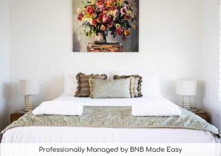 The Elm Apartments - The Gold Room - 0