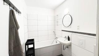 Monteurwohnungen mit TV, Internet, Parkplatz, Waschmaschine, Küche, Balkon, Restaurants und Supermarkt - Halle an der Saale - 6