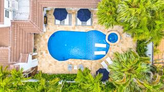 Grand historic Residence Walk to beach Heated Pool Outdoor kitchen Hibiscus Key Residences - 5