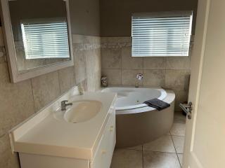 Shores Keep - Self Catering Home - Hermanus - 3