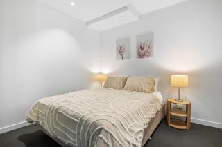 Designer 2BR I CBD Living I Free Parking I Sauna - Melbourne - 7