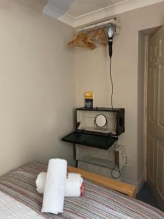 Eclectic Beach Basement - Brighton & Hove - 2