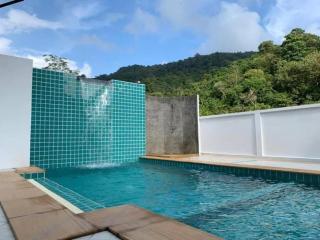 Hillside 3 Bedroom Vacation Home with Pool - 0