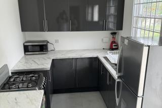 1 Bed - Sleeps 4 - Parking - 5 Min to Beach - 7