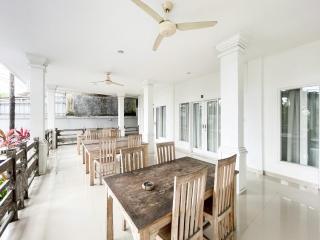 Urbanview Hotel Lilis Ikvala Radha - Canggu - 9
