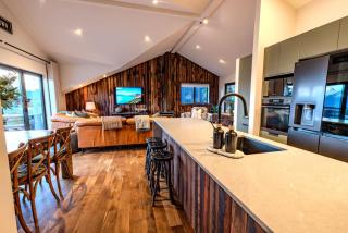 Alpine Retreat - Panoramic Views & Hot Tub - 1