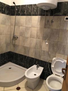 One Bed Condo With Free Street Parking - 1