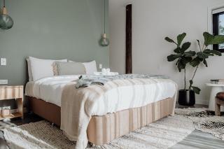 Halcyon Point - - 8
