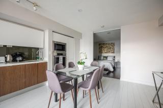 Bright 2 Bedroom 2 Bathroom Condo with Balcony Downtown Toronto - 1