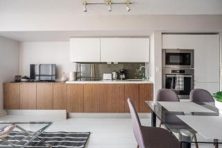 Bright 2 Bedroom 2 Bathroom Condo with Balcony Downtown Toronto - 4