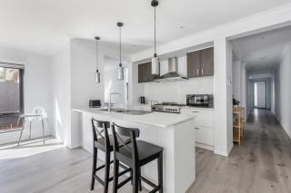 Modern Comfort in Avondale Heights Family Home - 8