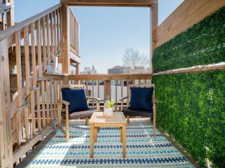 Jennifer's Amazing View Private Apartment with Relaxing Deck - Providence - 8