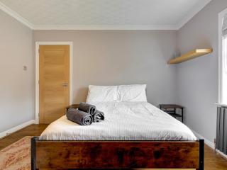 Pass the Keys Modern Comfortable Home with parking - Handforth - 9