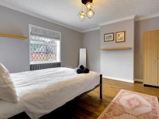 Pass the Keys Modern Comfortable Home with parking - 2