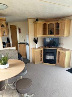 Spacious 8 Berth Caravan in Ingoldmells - Ingoldmells - 5
