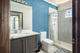 Serene Escape - Central & Modern - 3