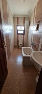 Sunny apartment in a family house - Sheikh Zayed - 8