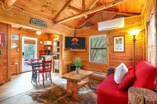 Cozy Cabin - 8