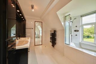 The Flat - Waresley Park Estate - 6