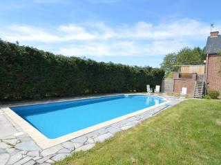 Modern Stay with Hot Tub - Felenne - 1