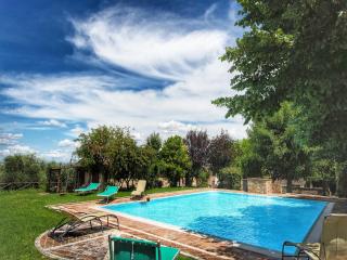 Apartment in a farmhouse with swimming pool - 6