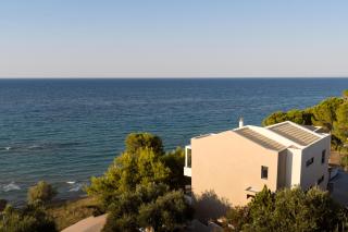 Nomia Villa, a Quintessential Beachside Retreat, by ThinkVilla - Alikanas - 0