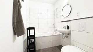 Monteurwohnungen mit TV, Internet, Parkplatz, Waschmaschine, Küche, Balkon, Restaurants und Supermarkt - Halle an der Saale - 9