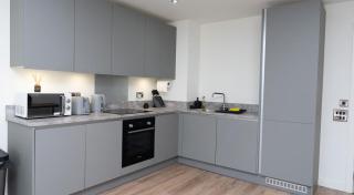 Luxurious Apartment with Pool, Gym & Spa - Manchester - 6