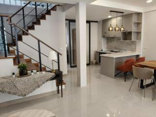 City Loft Ekkamai 3BR Bangkok VVBKK89 - 1
