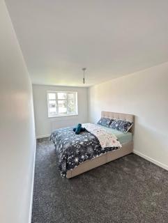 New 4-Bedroom Family Home with Free Parking - 0