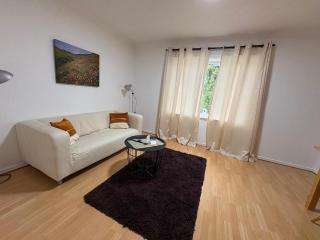 Misk Homes #3 Near Heathrow Airport, shops & Brunel University - Free Parking - 6