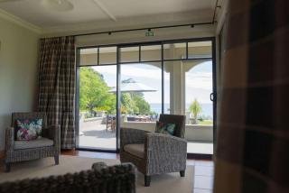 Bungalow Coastal Retreat - large luxury homestead - Tataraimaka - 4