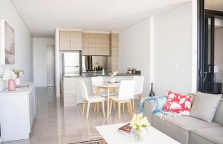 Meriton suites Oceanview Beachfront lux 2B2B apartment over level 55 - 9