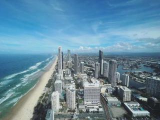 Meriton suites Oceanview Beachfront lux 2B2B apartment over level 55 - Gold Coast - 6