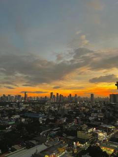 The Orabella 27F Chill Zone with a View - Manila - 8