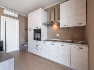 Lakefront Retreat with Garden - 6