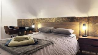 Columbia Ave: 3 bedroom Artistic & Modern Retreat - Edgware - 0