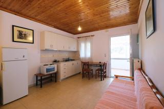 New Peaceful Apartment Near Port - Mirina - 2