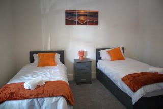 Cosy, Comfortable Home Discounts Available - Birmingham - 1