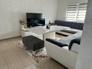 Hilltop Modern House Panoramic Views - - 0