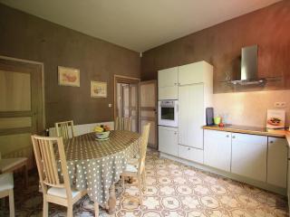 Rustic Charm, Modern Comfort - Latour - 1