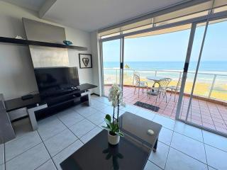11 Glitter Bay - Panoramic seaviews and beach access - 3BR Umhlanga - Durban - 7
